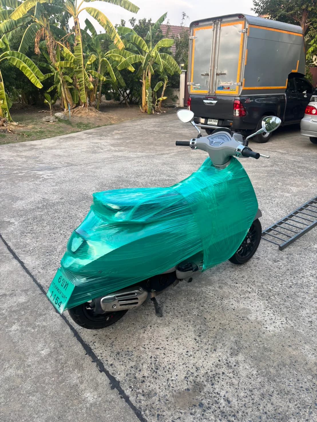บริการขนส่งรถมอเตอร์ไซค์ Vespa Sprint พรีเมียม - BLK99 Transport